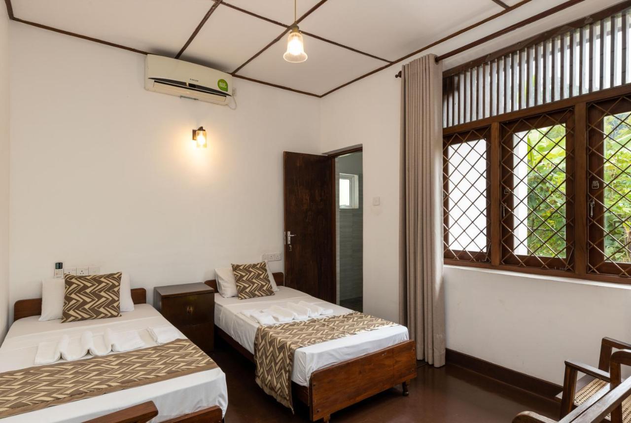 Surveyor'S Residence Bungalow Kandy Bagian luar foto