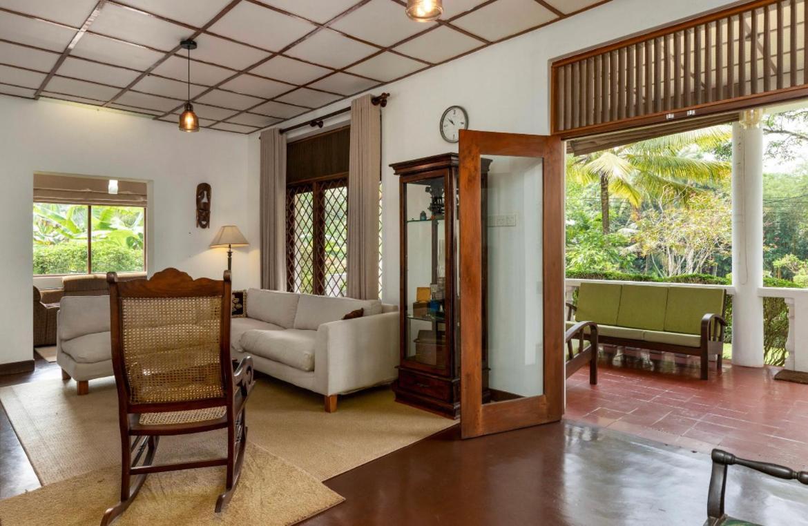 Surveyor'S Residence Bungalow Kandy Bagian luar foto