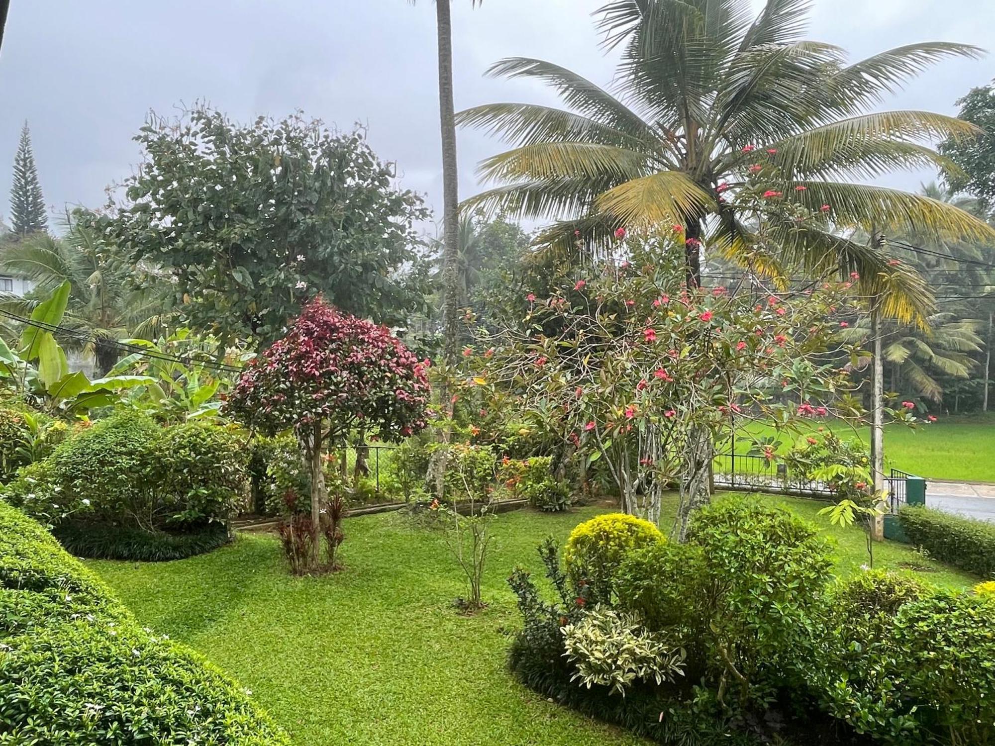 Surveyor'S Residence Bungalow Kandy Bagian luar foto