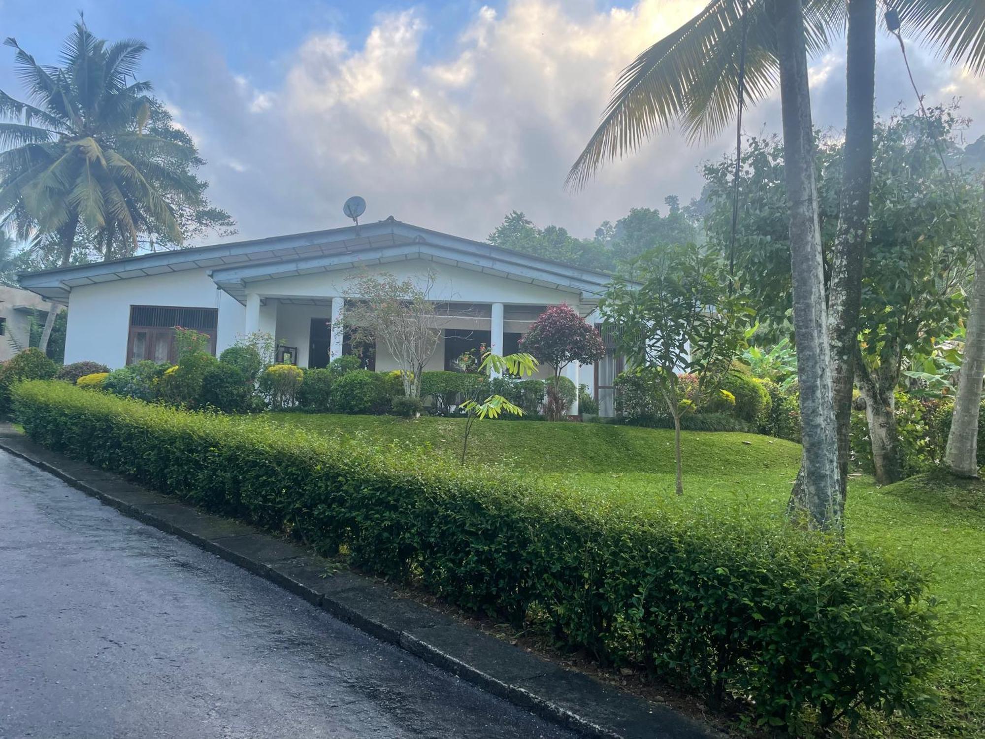 Surveyor'S Residence Bungalow Kandy Bagian luar foto